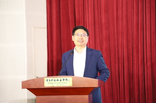 党委书记秦青松讲话