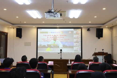 日惹皮革理工学院校长桑尼·陶凡线上致辞