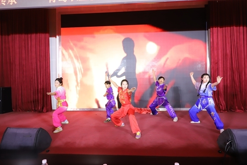 体育健康学院学生表演武术《武定乾坤》