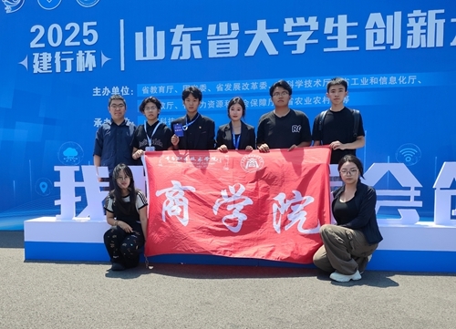 青岛职业技术学院金奖团队合影