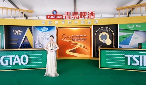 志愿者担任会客厅礼仪引导